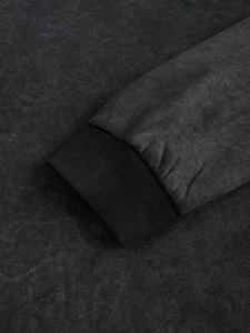 Sweat à capuche vintage noir en molleton de coton avec logo en strass, coupe décontractée, style streetwear, fabrication sur mesure - Product Image 4