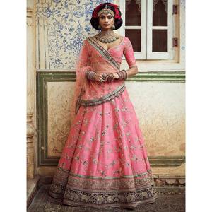Sensacional Rosa bordado arte seda Lehenga Choli nupcial novio desgaste impresionante conjunto de boda - Product Image 4