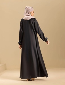 Ensemble Abaya Eclipse de Luxe pour Femmes Musulmanes, Grande Taille, en Satin Naturel Uni, Coupe Droite, Longueur Ras du Sol, Ouvert sur le Devant, Modeste - Product Image 2