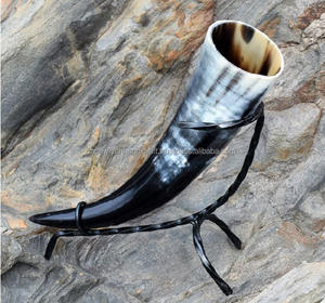 Corne à boire de boeuf avec support en fer Corne à vin vintage avec support en fer à bas prix - Product Image 2