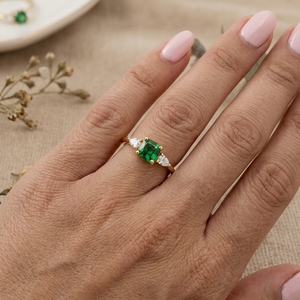 Bague de fiançailles solitaire Elodie 1,8 mm en moissanite, sertie à griffes, plaquée or 14 carats, minimaliste, pour mariage, anniversaire, fête - Product Image 6