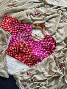 Elegante Saree Floral Hecho a Mano con Blusa Bandhej Arcoíris y Trabajo Cutdana de Doble Línea - Product Image 2