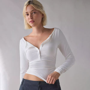 Camiseta Henley de Manga Larga para Mujer, 100% Algodón, Corte Ajustado, Diseño Personalizado, Estampado, Moda Boutique, Cuello Redondo, Estilo Baby Tee - Product Image 2