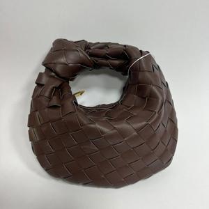 Bolso triangular tejido a mano para llevar debajo del brazo, mini bolso de hombro de lujo para mujer - Product Image 6