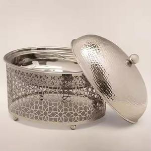 Plat de service en métal martelé argenté de luxe avec couvercle, bol décoratif pour servir les aliments, vaisselle pour le Ramadan et l'Aïd, réchaud de table - Product Image 2