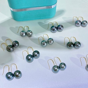 Pendientes de Perlas Redondas Blancas de Agua Dulce de 8-9 mm, Oro K G18, Luz Intensa, Casi Impecables, con Tres Circonitas para Mujer - Product Image 2