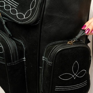 LW Sac à dos en cuir de vache véritable pour femmes, isolé, style bohème rock, résistant à l'eau. - Product Image 5