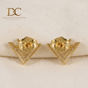 Elegantes Pendientes de Oro Amarillo Sólido de 14 Quilates con Certificación IGI, Diamantes Cultivados en Laboratorio, Corte Baguette y Redondo, Forma de V, para Mujer - Product Image 4