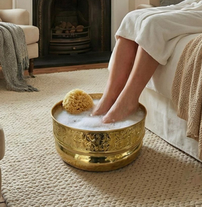 Tazón de Pedicura de Aluminio Titan, Oasis Dorado, Diseño Artesanal, Estilo Contemporáneo, Spa Serenity, Luminoso, Dorado, Lujoso, Duradero y Portátil - Product Image 2
