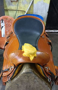 Selle d'endurance en cuir de qualité supérieure pour l'équitation Western Pleasure Selle en cuir durable réglable pour les longues sorties et la selle de trail - Product Image 4