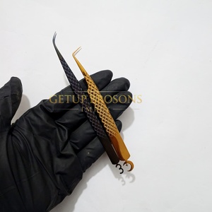 Pince à épiler de précision en acier inoxydable doré/noir pour cils, à pointe en fibre lisse/courbe longue et fine à 90 degrés, avec découpe en forme de 3 et de lune - Product Image 4