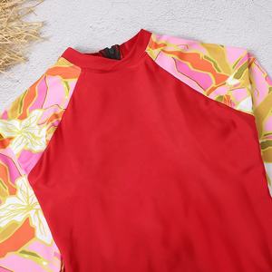 เสื้อคลุมกันแดดสำหรับผู้หญิง แขนยาว สีแดง ระบายอากาศได้ดี ลายดอกไม้สีชมพู ป้องกันรังสียูวี ผลิตจากโพลีเอสเตอร์/ไนลอน - Product Image 3