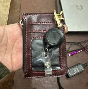 ที่ใส่บัตรประจำตัวแบบ 2-in-1 ทำจากหนังแท้ พร้อมสายคล้องคอแบบยืดหดได้ กระเป๋าใส่บัตรธุรกิจแบบมีซิป - Product Image 5