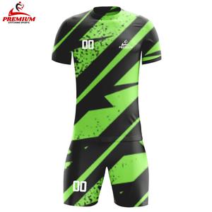 Uniforme de football pour hommes adultes, couleur unie, léger, respirant, séchage rapide, personnalisable, 100% polyester, vêtements d'équipe de haute qualité - Product Image 4