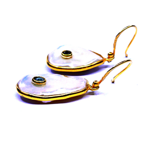 Pendientes de Perlas de Agua Dulce Chapados en Oro con Piedras Preciosas Engastadas en Bisel, Joyería Minimalista para Mujer, Uso Diario - Product Image 5