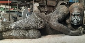 Escultura de Gorila de Fibra de Vidrio de la Mejor Calidad, Estatua Decorativa para Jardín, para Uso en Interiores y Exteriores, Disponible a un Precio Razonable - Product Image 3