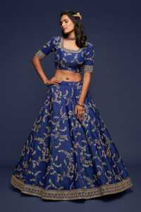 Conjunto de Lehenga Choli Azul Bordado Rivaayat House con Estampado Floral, Traje de Novia con Dupatta, Cuello Barco, Manga Corta, Largo hasta el Suelo - Product Image 5