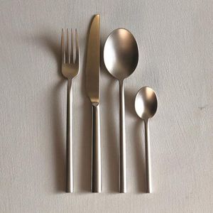 Collection de couverts minimalistes en acier inoxydable, comprenant une fourchette, une cuillère, un couteau et une cuillère à café durables, pour une table à manger moderne - Product Image 2