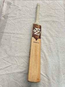 Batte de cricket en saule du Cachemire, qualité supérieure, légère, moderne, pour l'extérieur, naturelle, durable, avec poignée standard, pour l'entraînement - Product Image 2