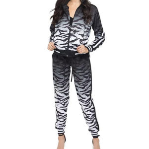 Trajes Deportivos Sublimados Premium para Mujer, Ajuste Cómodo, Diseños Vibrantes y Tela Resistente, Traje Deportivo Personalizado para Mujer con OEM - Product Image 5