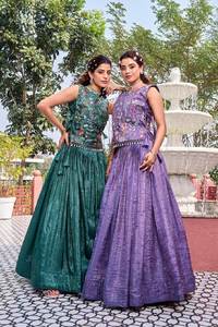 Conjunto de Lehenga Choli con bordado de lentejuelas y hilo dorado puro - Product Image 6