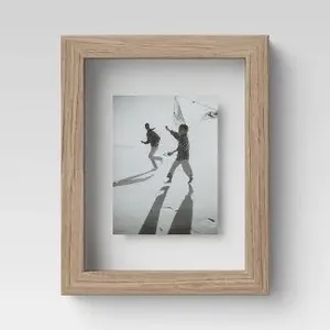 Cadre photo élégant en bois avec surface polie et bords lisses pour embellir la décoration murale dans les maisons et les bureaux - Product Image 5