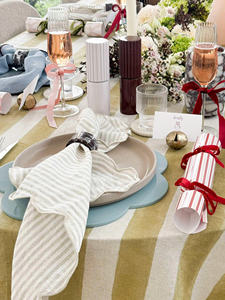 Elegante Molinillo de Sal y Pimienta con Acabado Lacado, Ideal para Decoración de Cocina Moderna - Product Image 6