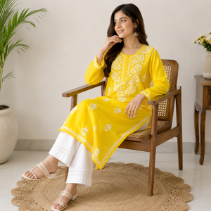 Kurti droit en coton brodé main Chikankari jaune pour femme, très demandé, avec col en tissu ethnique à motif floral - Product Image 2