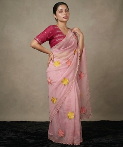 Sari indio de organza suave con trabajo de espejo para festivales - Product Image 4