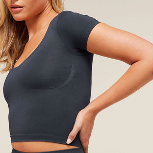 T-shirt court de sport pour femme à col profond, haute résistance, 100 % polyester - Product Image 4