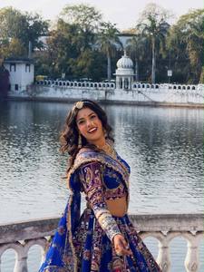Vestido Étnico Bordado Floral Azul Terciopelo Moderno Estilo A-Line Maxi Lehenga Choli para Mujer, Ideal para Bodas y Festivales - Product Image 3