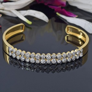 Bracelet jonc en moissanite blanche créée en laboratoire, plaqué or, cadeau pour la fête des mères, cadeau de mariage, coupe excellente, bijoux pour les occasions spéciales - Product Image 4