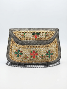 Pochette de soirée de luxe pour femme, artisanale, avec fermoir à rabat, en métal antique, ornée de miroirs et de pierres florales cloutées, rigide et métallique - Product Image 2