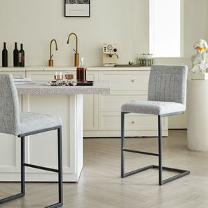 Sgabello da Bar in Tessuto Grigio Chiaro con Robusta Struttura in Metallo Nero, Seduta Comoda ed Elegante per Isola Cucina o Soggiorno - Product Image 4