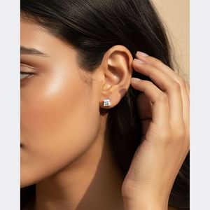 Pendiente clásico de 4 puntas con corte princesa de 0.45 quilates - Product Image 6