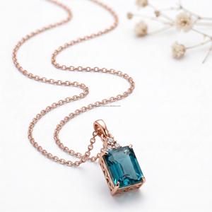 Colgantes y Dijes de Topacio Corte Esmeralda Winter Glow, Oro Blanco de 14K, Azul Cielo de Noviembre, Joyería de Lujo para Mujer, Regalo Ideal - Product Image 1
