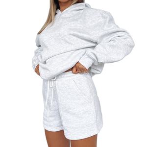 Ensemble deux pièces d'été avec logo personnalisé pour femmes, bermuda décontracté, haut court, tenues décontractées - Product Image 4