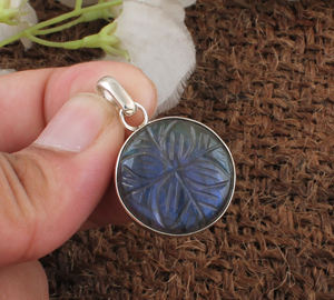 Pendentif Tête de Loup Sculptée en Labradorite Bleue Naturelle Effet Flash, Fleur Sculptée, Pierre Précieuse Faite à la Main, Bijou Esprit de la Lune, Vente en Gros, Cadeau - Product Image 6