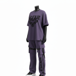 Conjunto de pantalón cargo y camiseta oversize de algodón y poliéster de 320 GSM, color morado, con logo serigrafiado para mujer. - Product Image 4