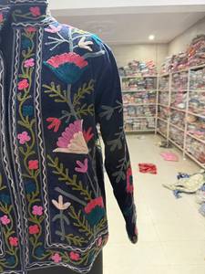 Chaqueta de terciopelo bordada a mano para mujer, con cuello mandarín, manga larga, estampado animal, abrigo de lana para otoño, regalo para ella - Product Image 3