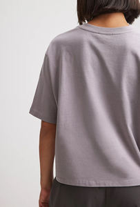 Camiseta de Mujer a Rayas, Corte Ajustado, Cuello en V, Ecológica, de Alta Calidad, Estilo Urbano, Informal, Holgada, con Logotipo Personalizado, Fabricación OEM - Product Image 2