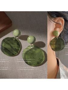 Boucles d'oreilles à clipser classiques en résine florale avec fleurs séchées pour femmes H a CRAFT, pour les occasions de fête - Product Image 5