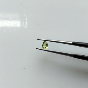 Peridoto Verde Natural, Corte Pera de 4x3MM, Gemas Sueltas de la Mejor Calidad para Joyería - Product Image 1