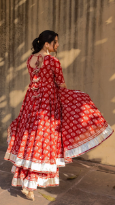 Anarkali Lehenga à fleurs rouges avec dupatta à bordure argentée |   Tenue ethnique indienne traditionnelle et festive pour femmes, idéale pour les mariages et les fêtes - Product Image 6