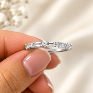 Anillo de Boda de Media Eternidad Personalizado con Diamantes Moissanite Baguette y Redondos de 0.70CT, Oro Sólido de 14K/18K, Anillo Nupcial Apilable - Product Image 4