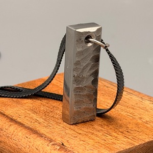 Couteau de chasse artisanal en acier inoxydable BA Enterprises, pendentif de collier, qualité industrielle, taille et épaisseur personnalisables - Product Image 4