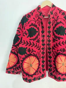 Veste courte en coton brodé Suzani rose et noir, style bohème chic, motif floral ethnique, pour femmes, idéale pour les festivals - Product Image 2