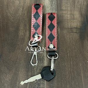 Porte-clés en cuir de vache véritable à la mode, motif à carreaux marron et noir, fait main, pour cadeaux unisexes - Product Image 1