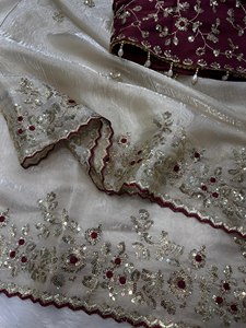 Sari traditionnel Reglance Pure pour femme, élégance satinée et broderie ajourée, avec pallu en C et blouse contrastante à sequins brillants, pour mariage - Product Image 6