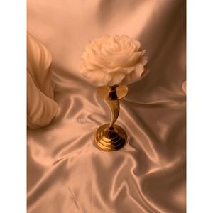 Porte-bougie moderne avec éléments décoratifs floraux blancs cristallins, tiges fines et base stable - Product Image 2